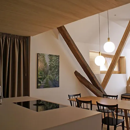Unter Der Linde Apartment *