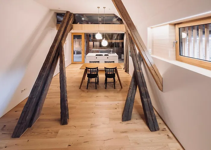 Lippenhof - Unter Der Linde